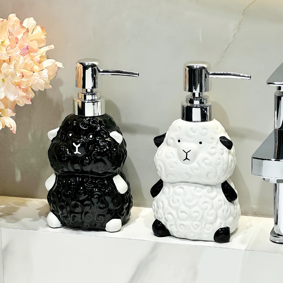 

Симпатичная маленькая овечка, керамическая бутылка для жидкости для мытья рук, туалет, гель для душа, моющее средство, пресс-лосьон, бутылка для душа, дозатор шампуня