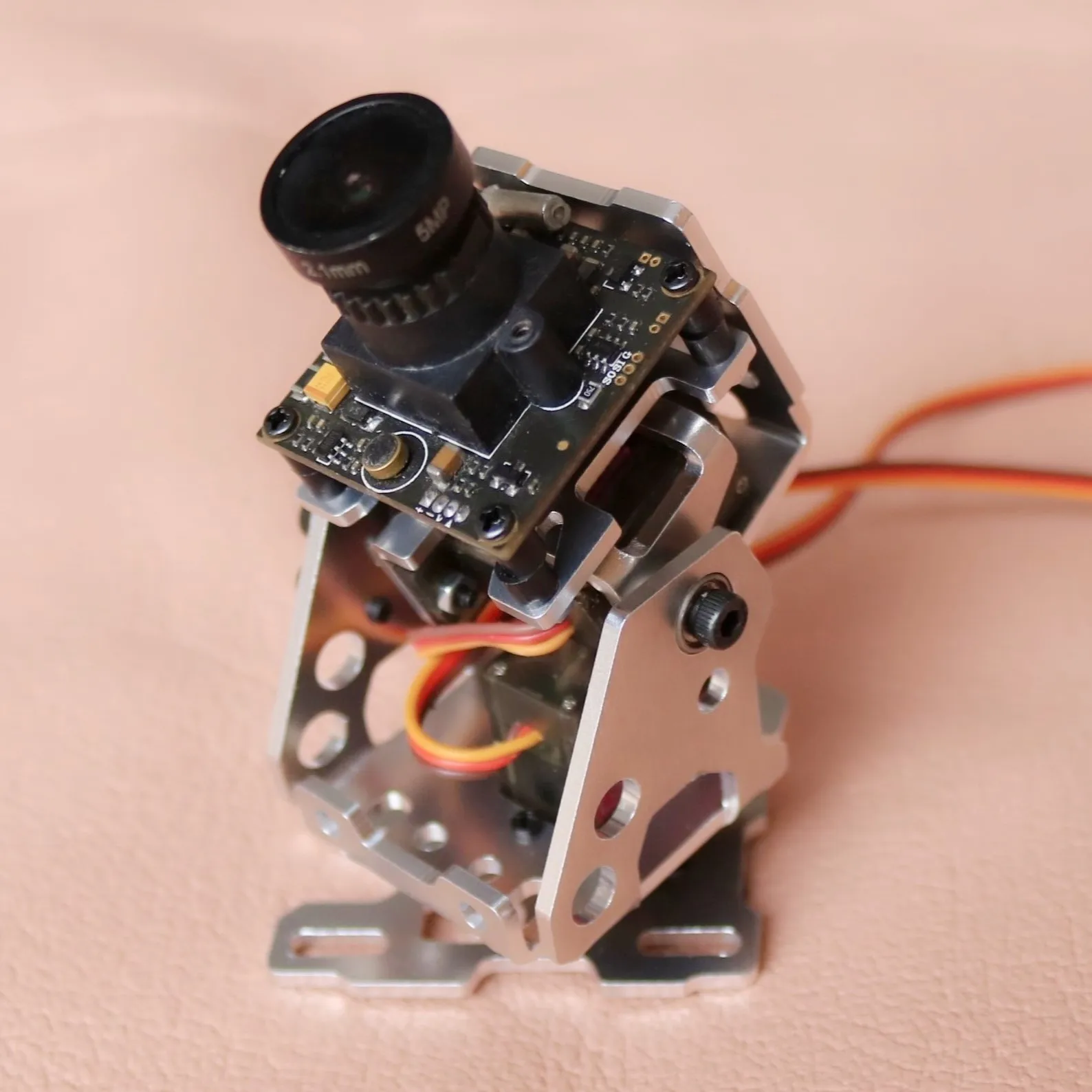 ขายึดกิมบอลเซอร์โว, การไล่ล่าหัว FPV ท้ายฟ้า, กิมบอล FPV สองแกน, กิมบอลรุ่น 4