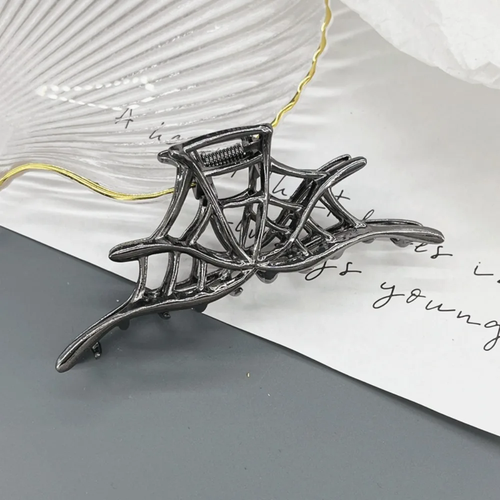 

Модный сплав, зажим в виде паука и акулы, полый однотонный цвет, коготь для волос на Хэллоуин, головной убор в стиле панк, металлическая заколка для волос для женщин