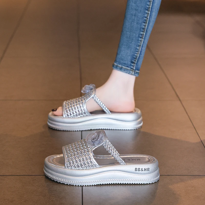 

Internet Popular Ladies Summer Slippers Anti Slip Trend Outline Viral Styling for Daily Shopping and Outdoor Leisure Walks