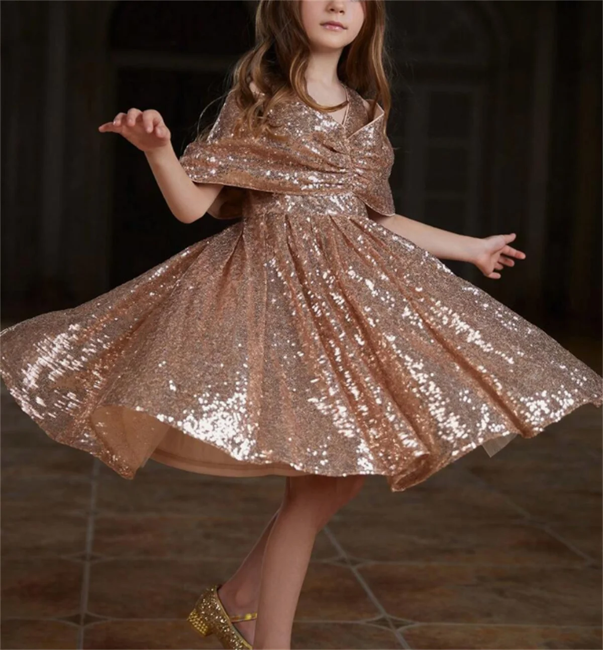 

Romantic Cute A-Line Flower Girl Dress with V Round Neck Floor-Length with Bow Lace Cute Century Wedding Party Suitable for 3-16