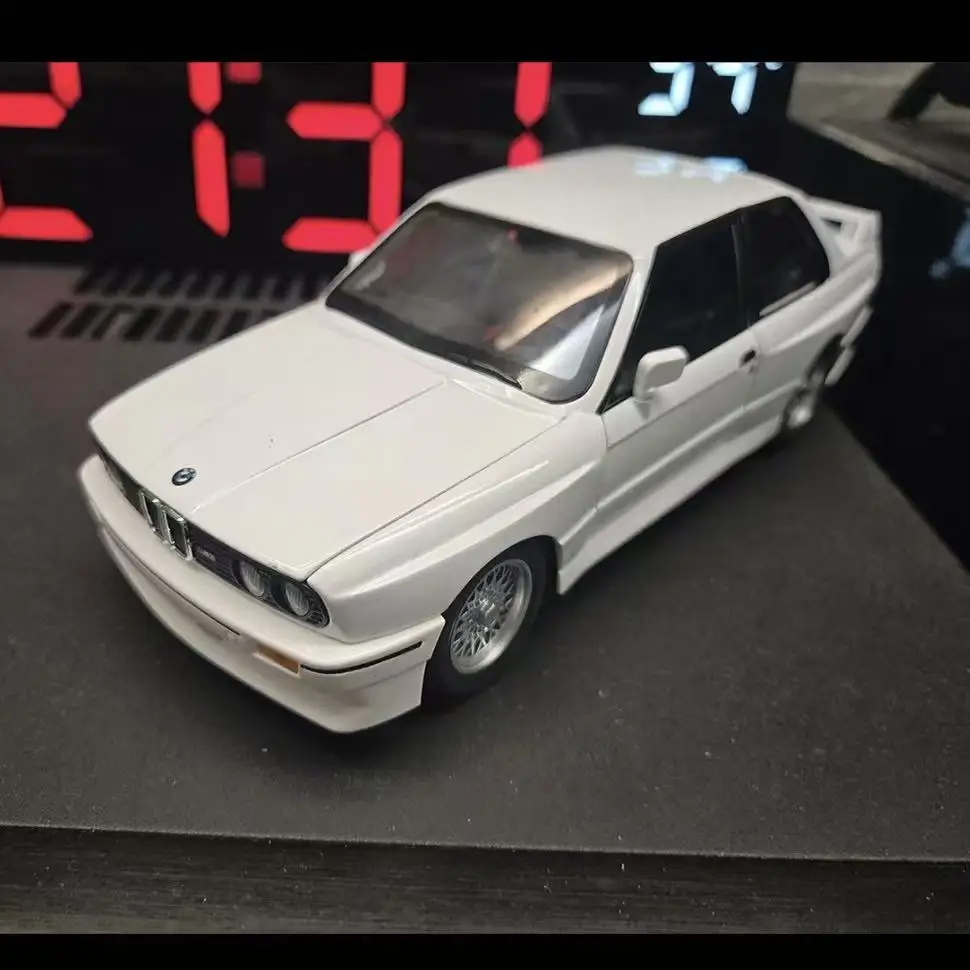 Modelo de Coche Deportivo Clásico M3 de 1988 a Escala 1:24, Modelo de Aleación Detallado de Alta Restauración, Juguete Coleccionable de Gran Significado, Regalo