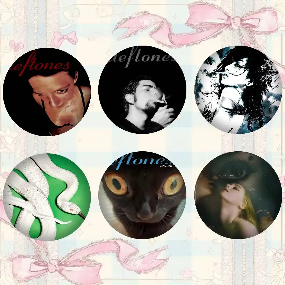Band D-Deftones Badges Tinplate Soft Button Pin Brooch Metal Badge Custom Jewelry Accessories Hat Bag Lapel
