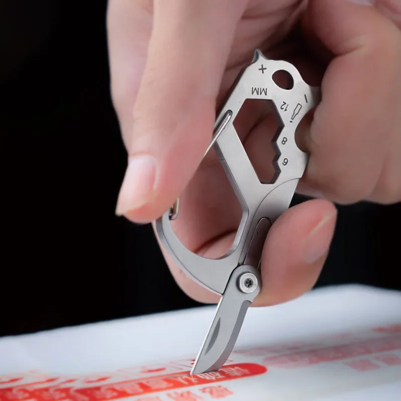 Llavero táctico multiusos con cuchillo plegable de acero inoxidable - imagen 2