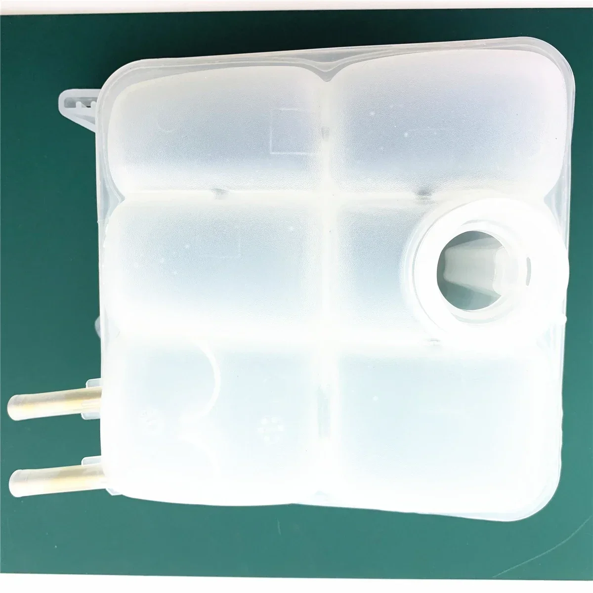 

For Mazda 3 Star Galloping Classic Focus Auto Parts Water Tank Sub Kettle Coolant Return Kettle Antifreeze Kettle