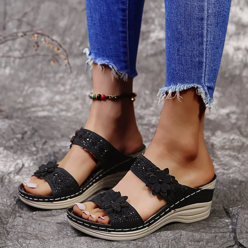 Large size cool slippers for women's summer new style with a straight sloping heel and floral high heels, casual shoes