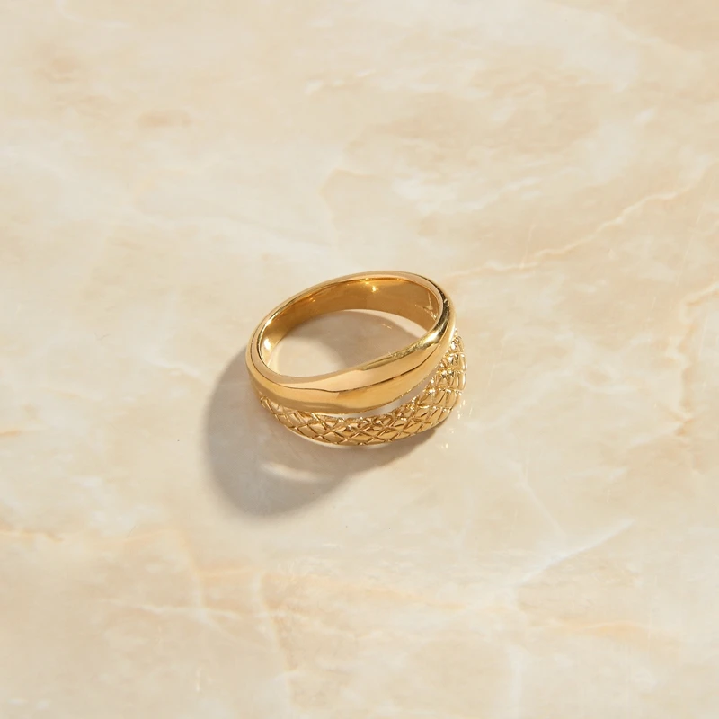 Sommar Hot New Gold Plated Size 6 7 8 Engagement Ring for Female Snake Pattern and Smooth Ring Men Ring Gift for Her