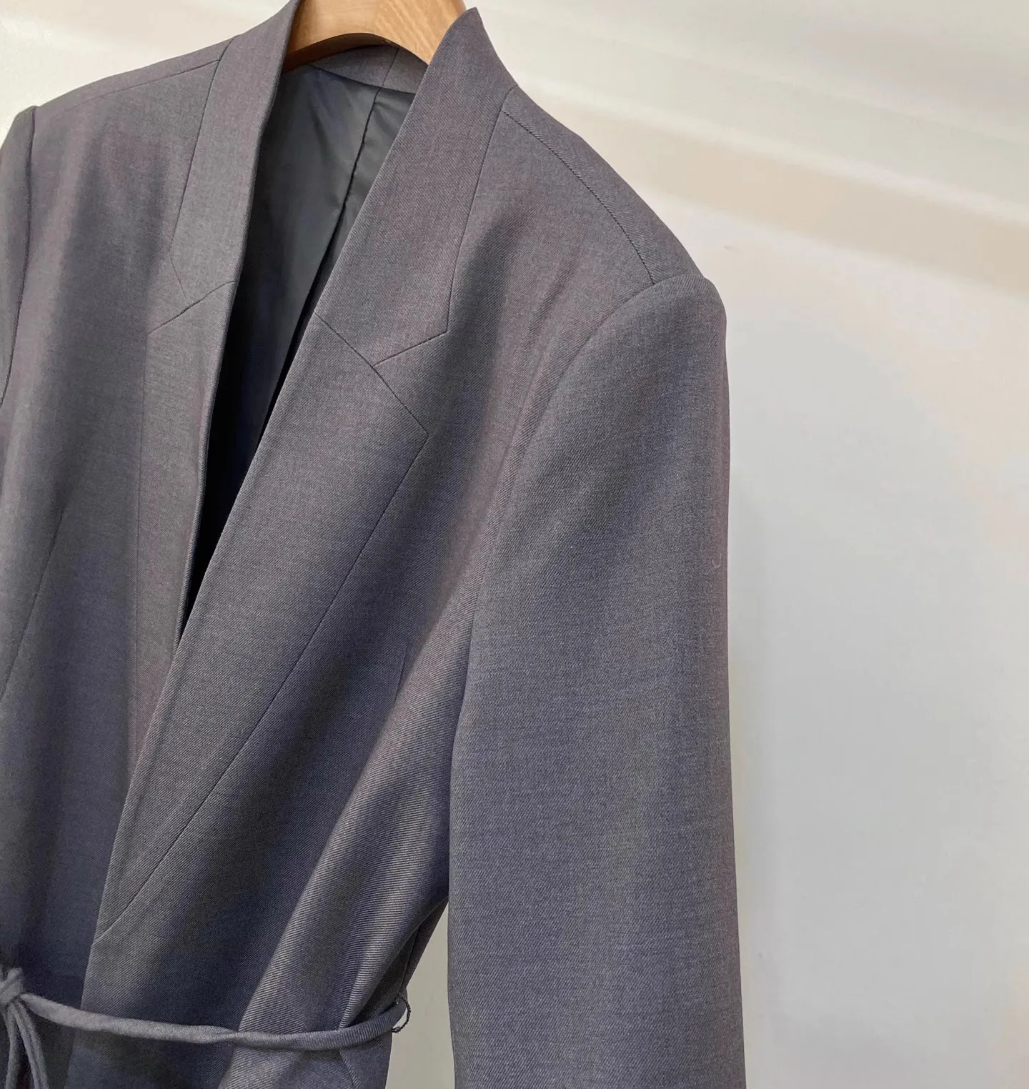 Cappotti blazer nuovi di alta qualità 2025 Autunno Inverno Miscela di lana Donna Colletto dentellato Cintura con cordino Deco Cappotti di lana grigia a maniche lunghe