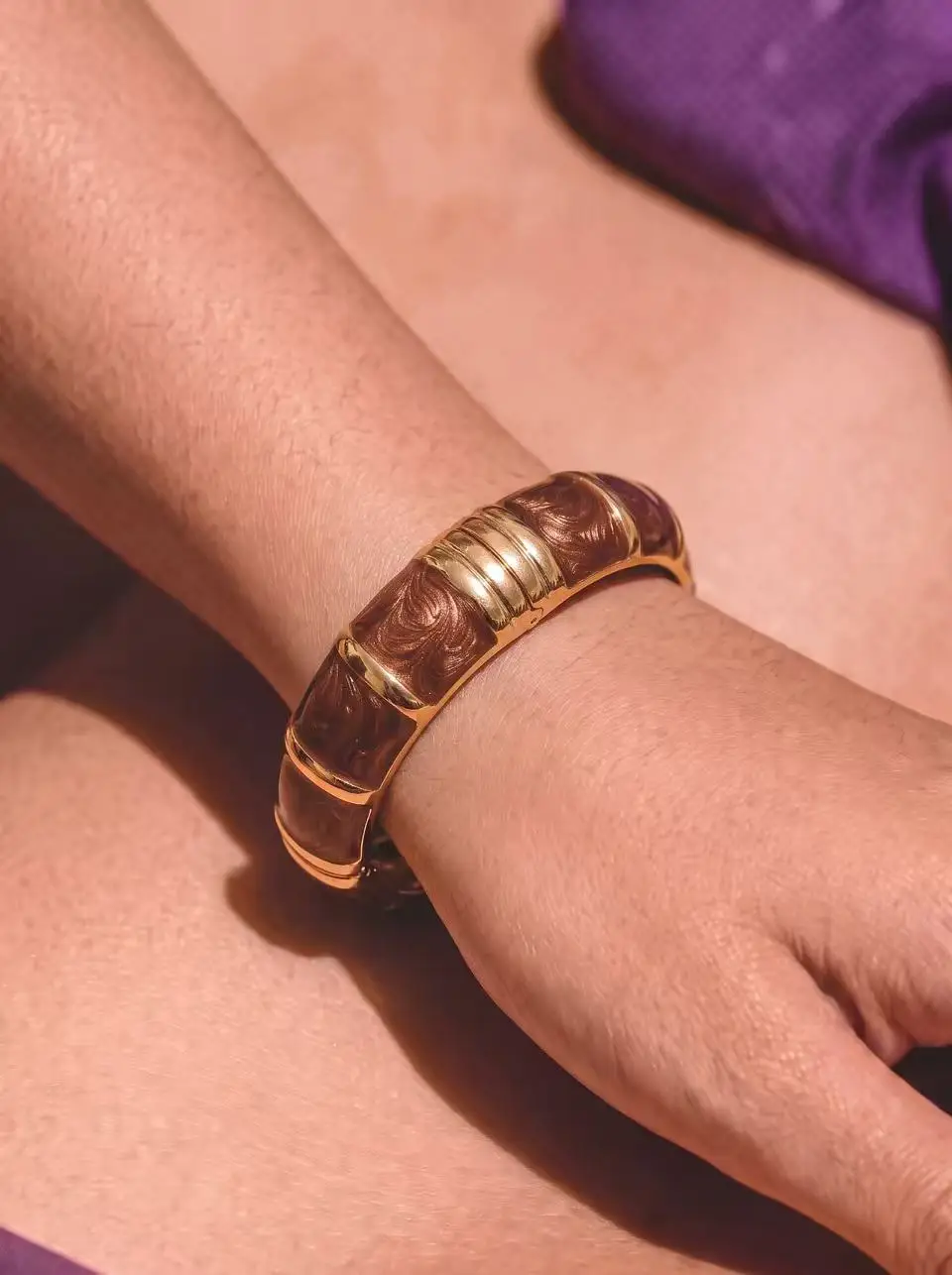 1 Piece Brown Swirl Enamel Segmented Design Wide Spring Bracelet, Fashionable Retro Women's Bracelet, Suitable for Daily Wear and Evening Party Accessories Jewelry