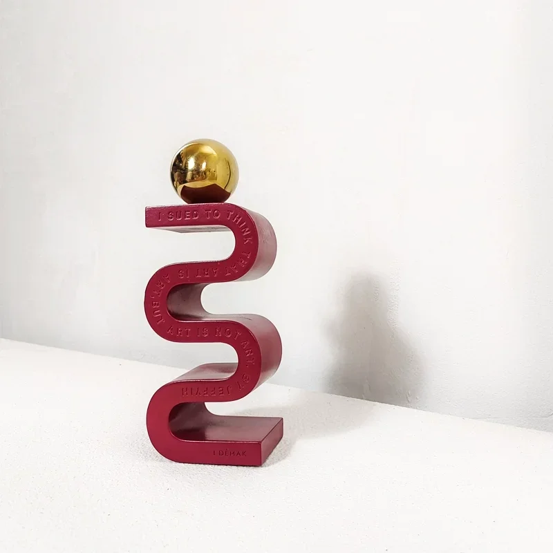 Creative Metal Ball Resin S-shaped Statue Ornaments Homestay Hotel Furnishing Decoration Home Study Office Desk Figurines Crafts