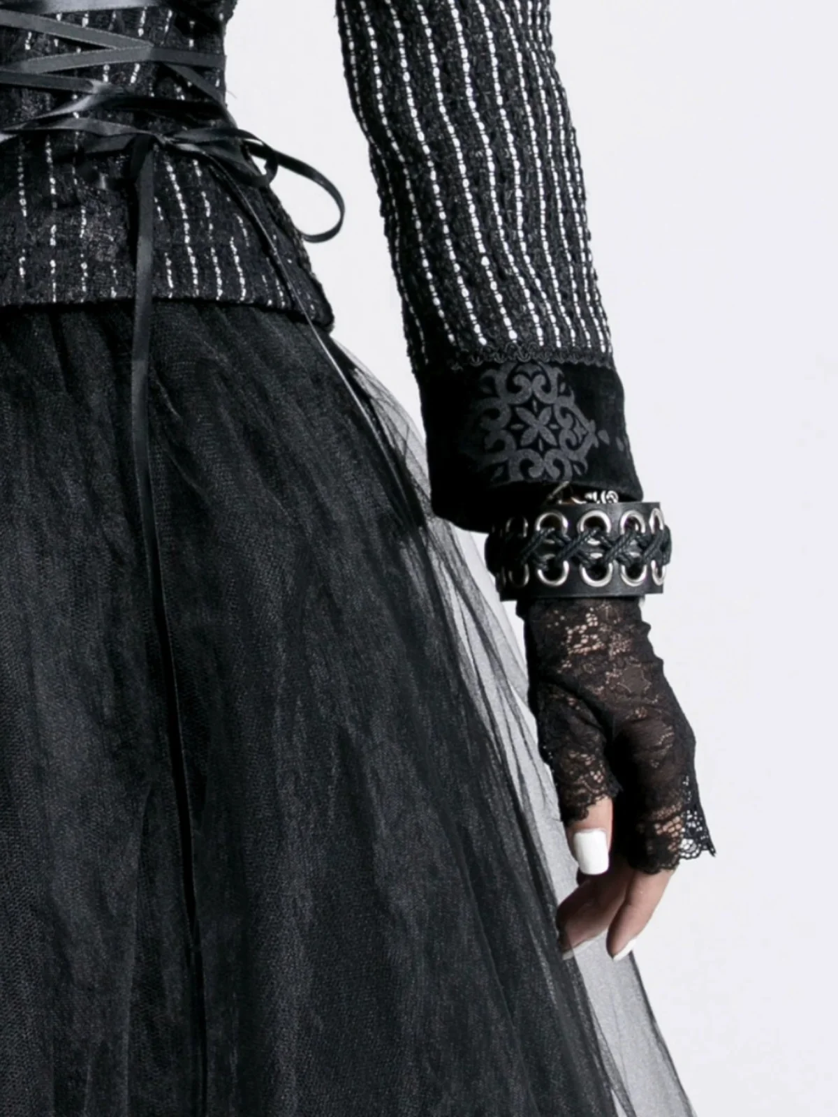 guantes-de-encaje-oscuro-estilo-gotico-punk-rave-con-flores-y-red-cortos-versatiles-serie-negra-novedad-2024