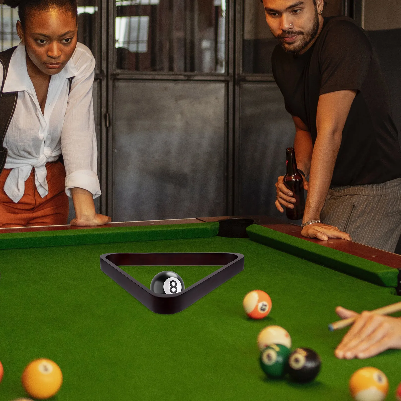 رف مثلث لحمام السباحة الخشبي بإطار بلياردو ممتاز لتخزين الكرات شديد التحمل بحافة مستديرة وحامل كرات البلياردو وطاولة البلياردو