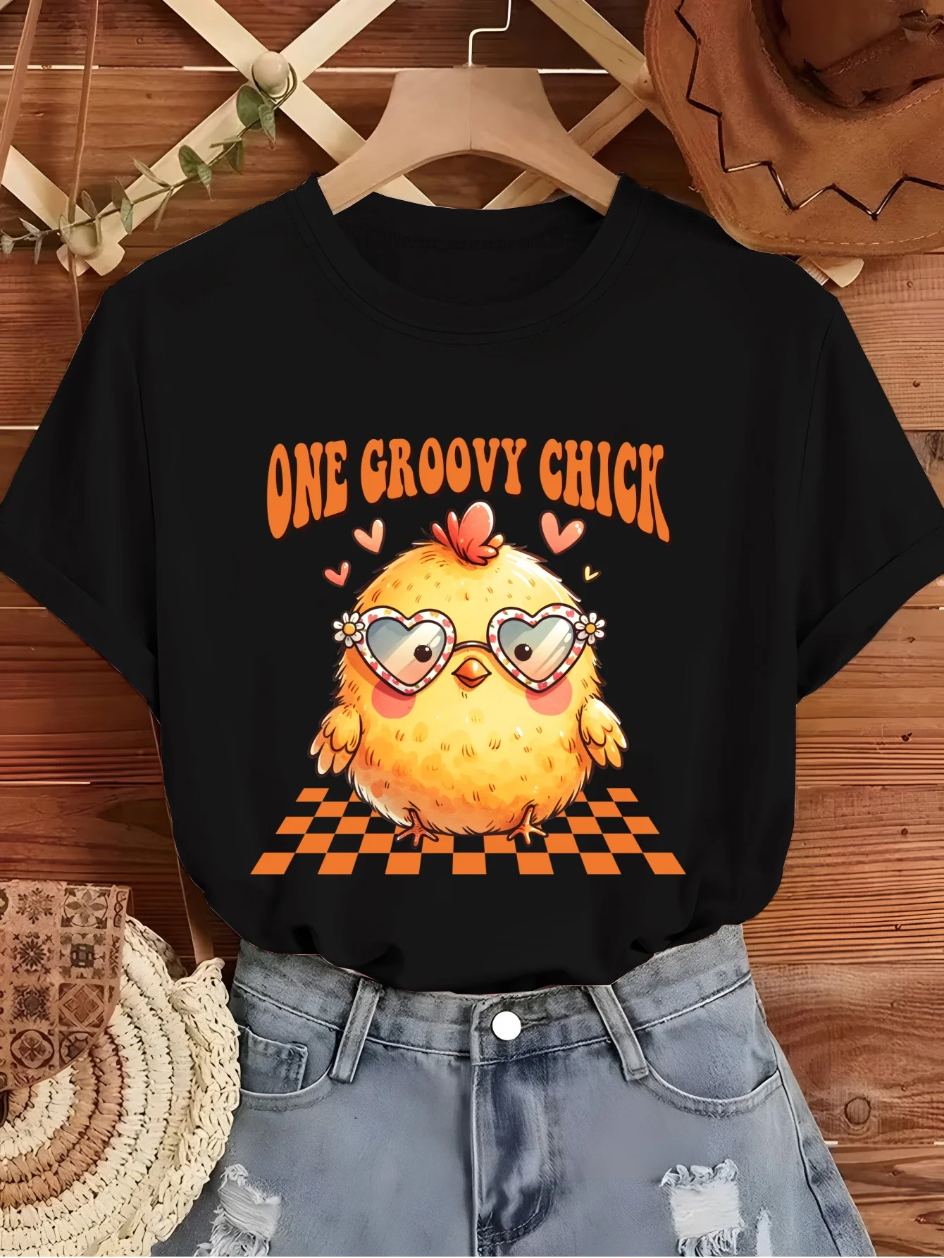 One Groovy Chi Printed Short Sleeved T-shirt Heart Shaped Sunglasses Chicken Checkered Pattern Summer Casual Fun Wear Trendy Top