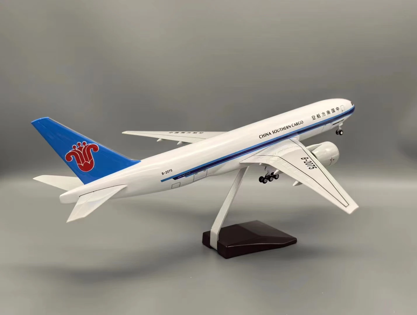 CHINA SOUTHERN Airlines Cargo Aircraft B777 Airplane Model Plane 47CM Home Decoratio Resin Diecast Aviation Simulation Model