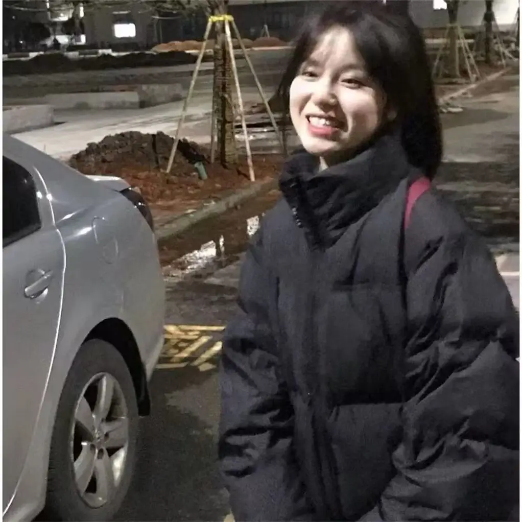 

Парки женские Femme осенние полиамидные набивные лоскутные с завязками на талии и закрытым клапаном с карманом контрастные на пуговицах воротник-стойка минималистичный