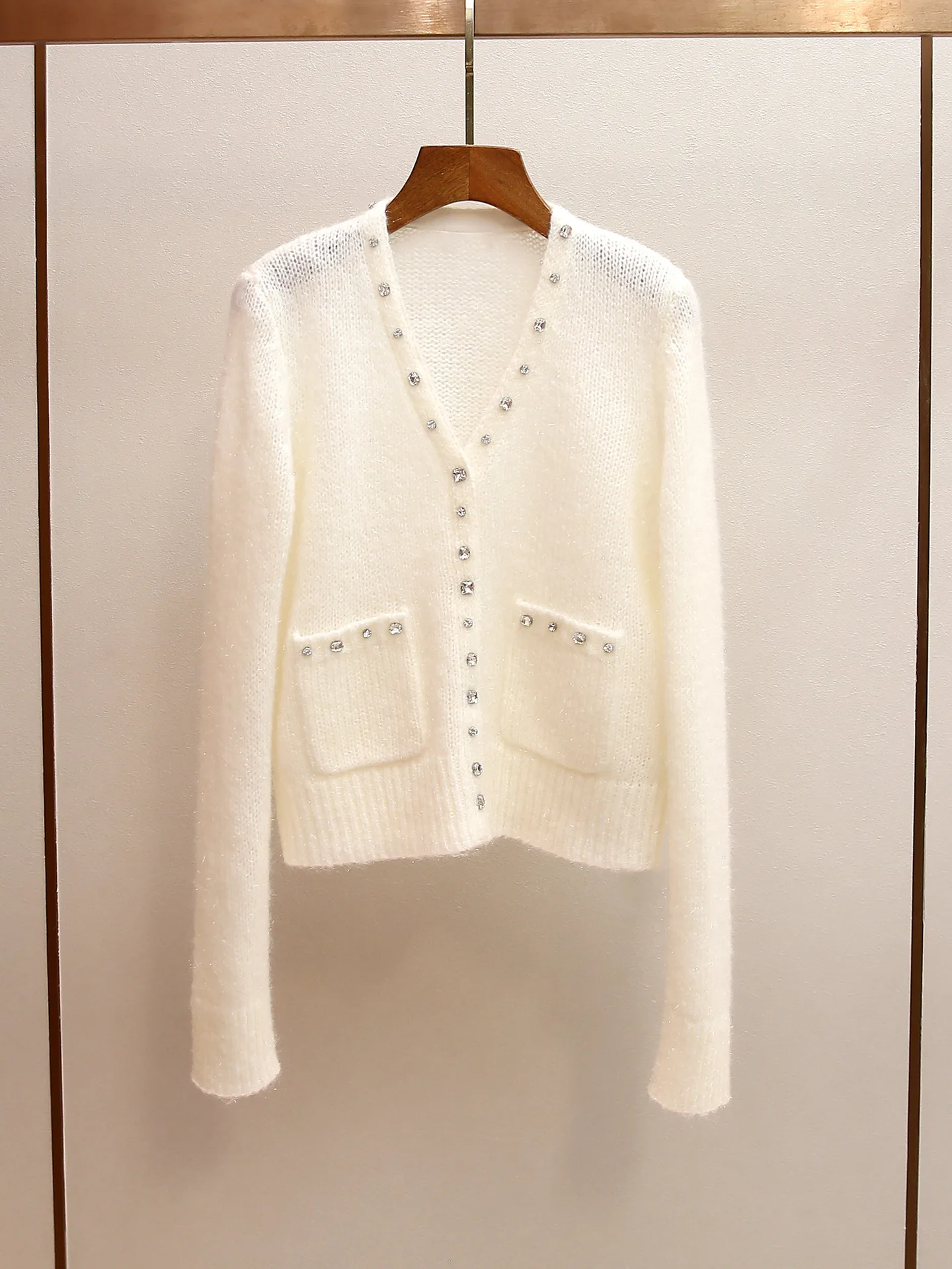 

High-end women's winter new French heavy-duty rhinestone-embellished V-neck versatile sweater knitwear women clothes pull maje