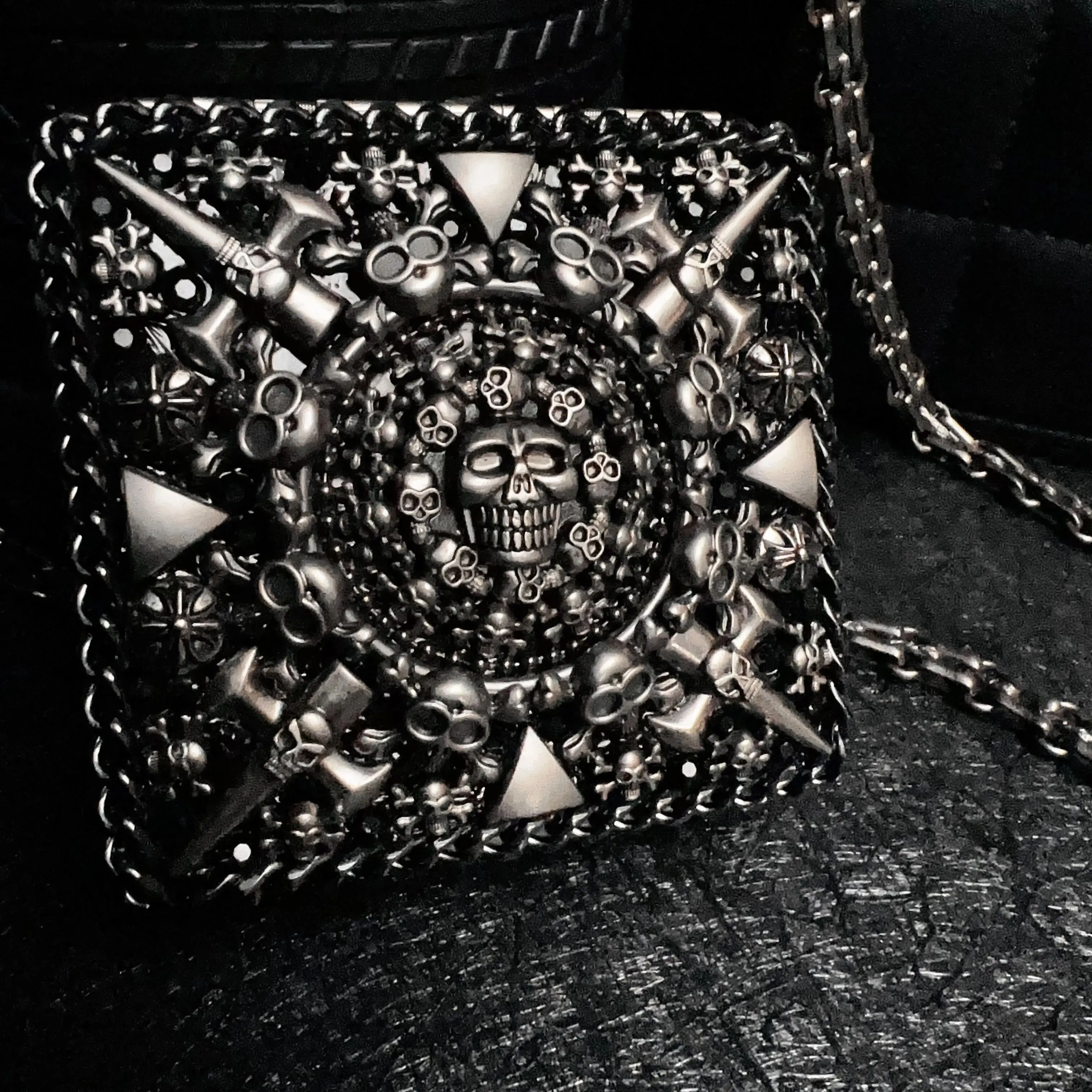 Punk Dark Style Skull Cigarette Case for Smokers Handmade 20 King Size Standard Cigarettes Box Portable Skull Cigarette Holder