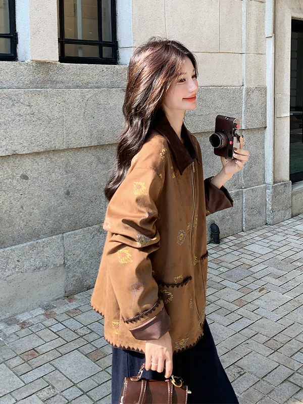 カジュアルスリムフィットレディースジャケット、重厚な刺繍入り鹿革ベルベット、初秋2025新作レトロ高級感コートトップ