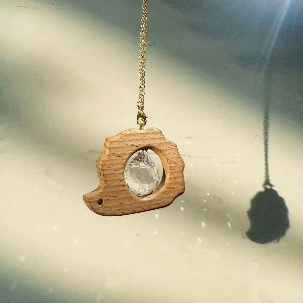 Wooden Sunlight Catcher Wind Chime Glass Spinner Sunlight Reflected Rainbow Maker Animal Creative Hanging Sun Catcher