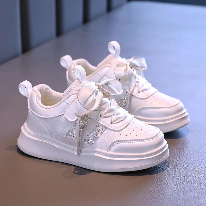 

Girls' board shoes, low-top white sneakers, 2025 autumn new style little girls' sports shoes, stylish and versatile kids shoes