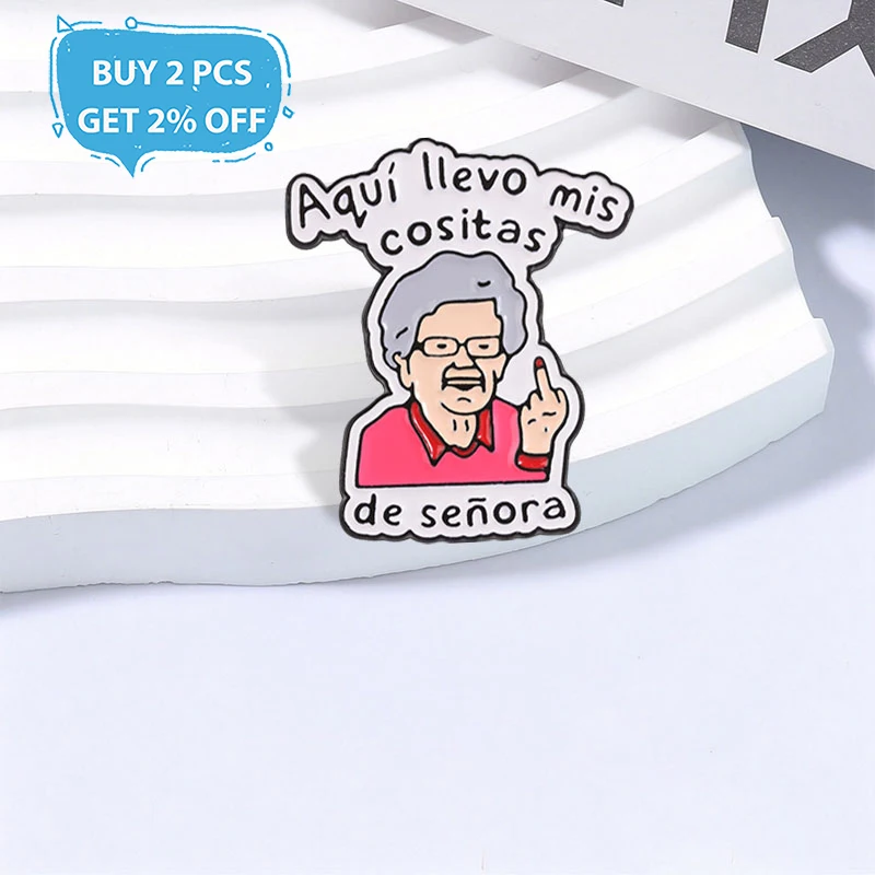 Cartoon Elderly Lady Badge Aquí llevo mis cositas de señora Enamel Pins Fashion Lapel Metal Brooches Backpack Clothes Jewelry