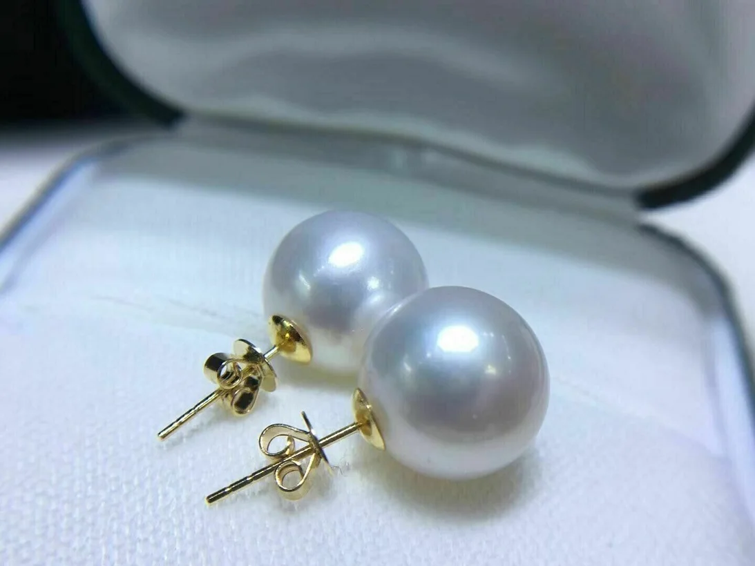 

A large amount of AAAA 11-12mm natural round whit South China Sea pearl earrings