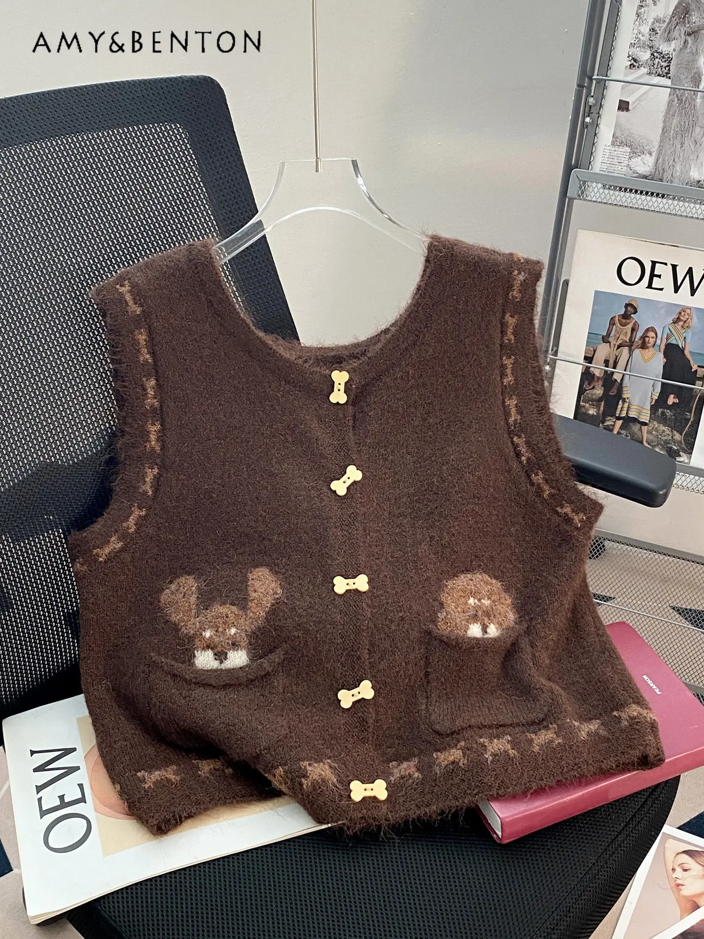 

Новая женская вязаная безрукавка в японском стиле с вышивкой мультяшного щенка, короткая, кофейного цвета, с круглым вырезом, весна-осень