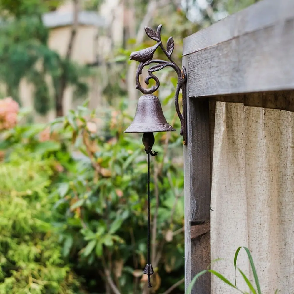 

Rustic Cast Iron Bird Doorbell Metal Vintage Design Birdhand Rattles Villa Yard Decoration Door Knocker Dinner Bell Garden