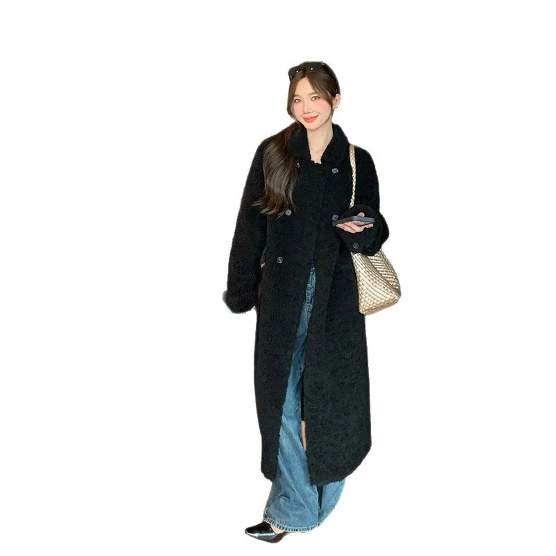 Casaco de temperamento de veludo de tosquia de ovelha, casaco de grama de pele de cordeiro integrado de pele, estilo médio longo feminino, outono/inverno 2025
