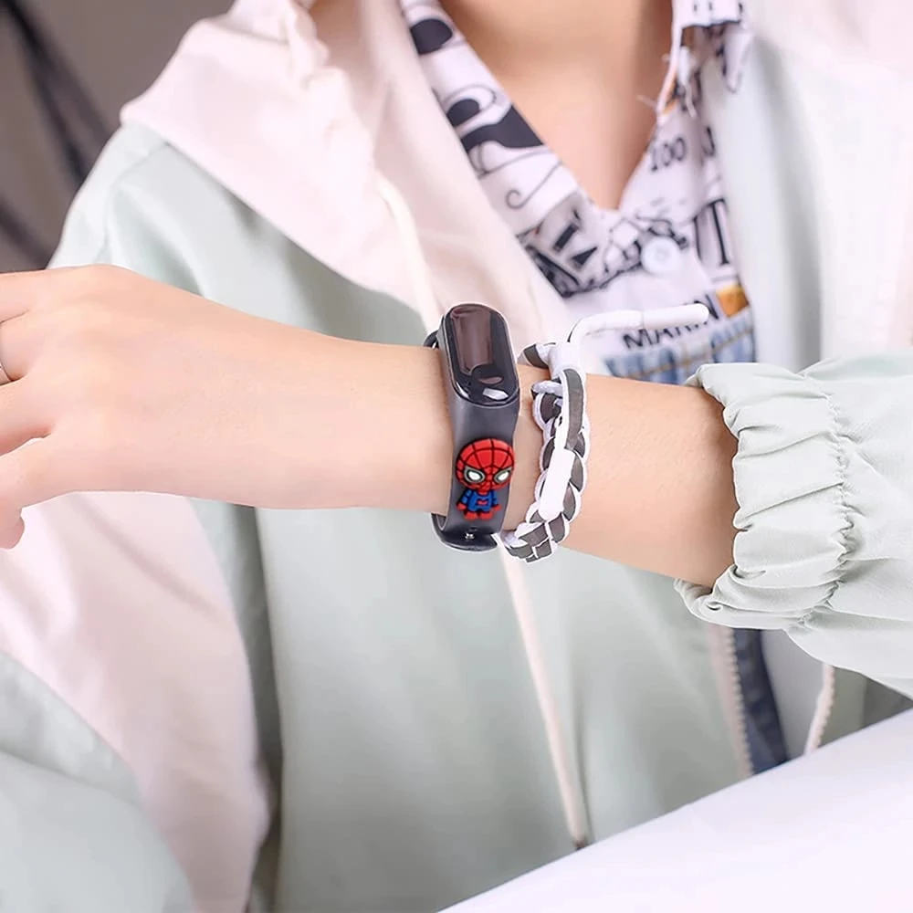 جديد أعجوبة المنتقمون الرجل العنكبوت الرجل الحديدي هالك LED ساعة اللمس طالب الأطفال الرياضة الكرتون الإلكترونية ساعة الحاضر اللعب