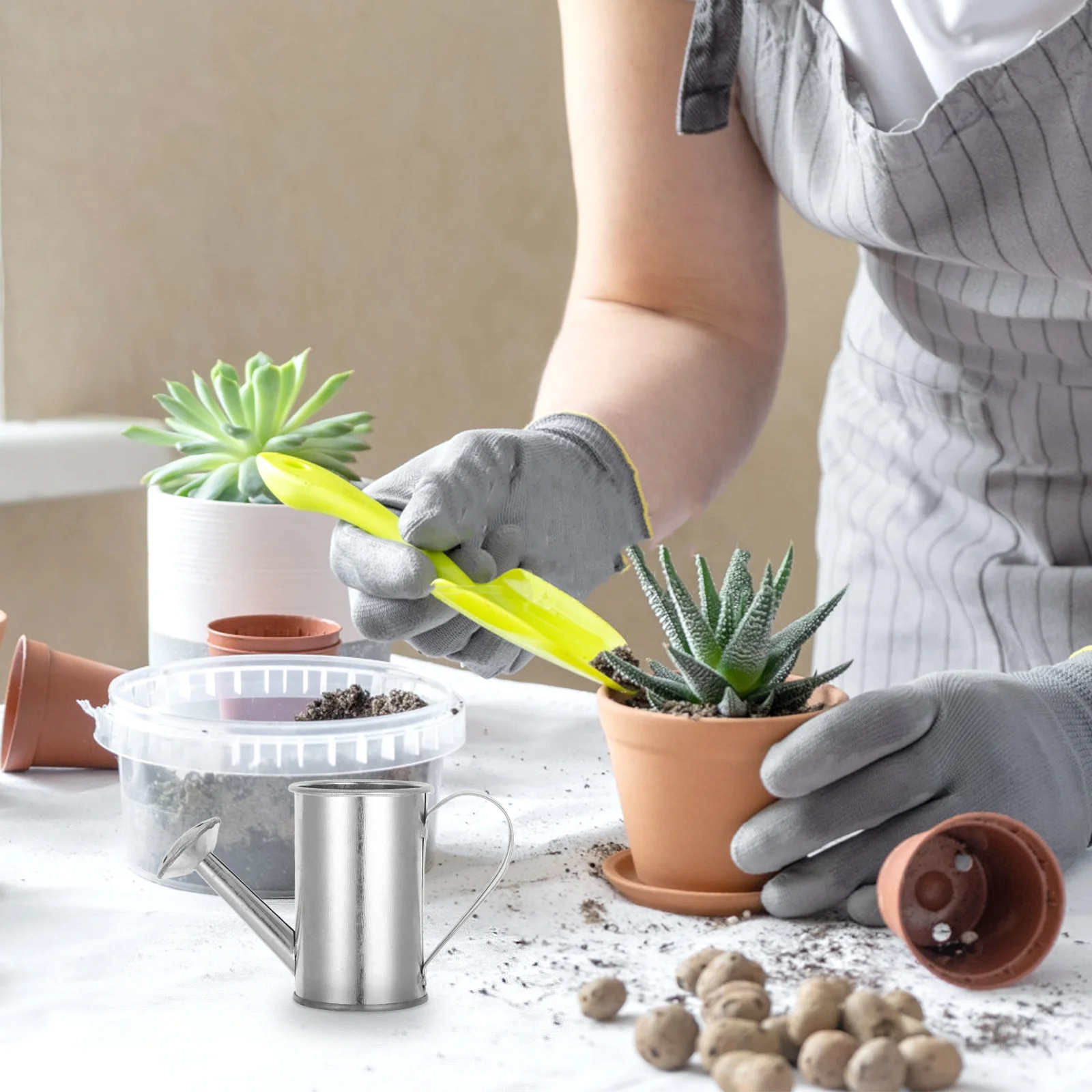 

Galvanized Iron Watering Can Handheld Decorative Functional Metal Bucket for Indoor Outdoor Plants Gardening Water Pot