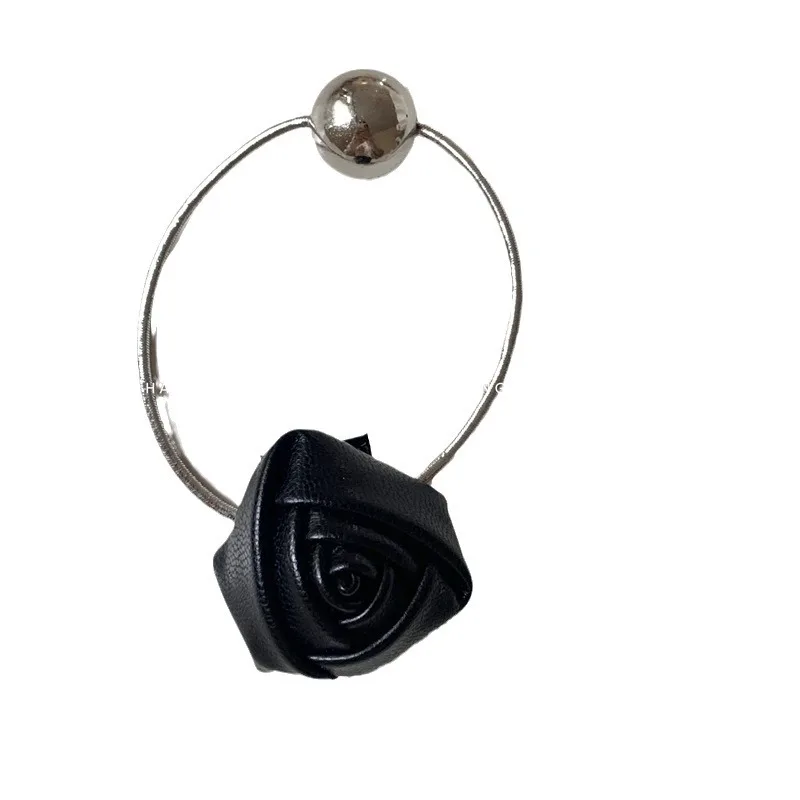 Рисунок 6 - Ретро резинка для волос с цветком розы