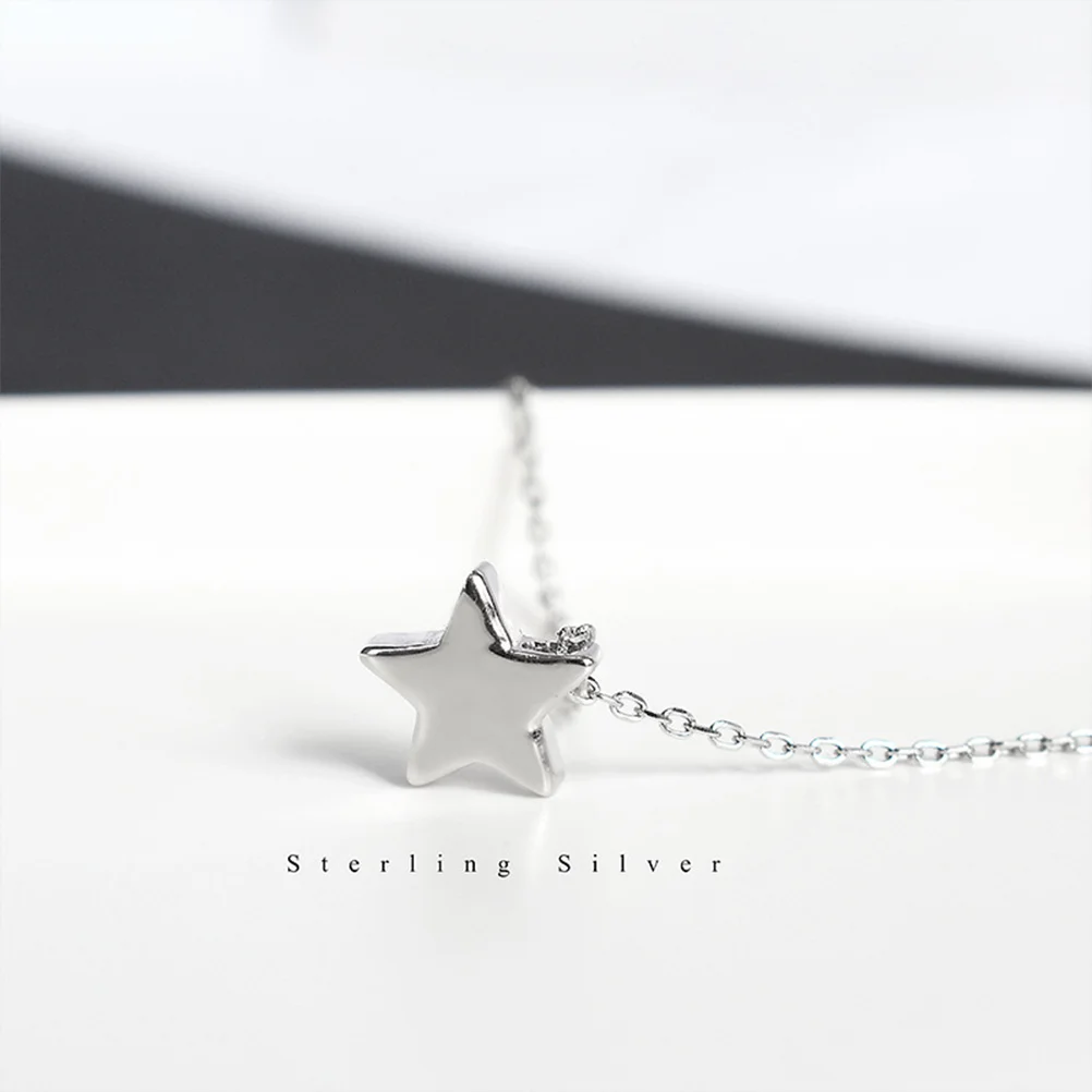 Collana con stella creativa Catena semplice con clavicola Accessorio di moda alla moda per le donne Regalo di anniversario per feste Collana di moda in argento