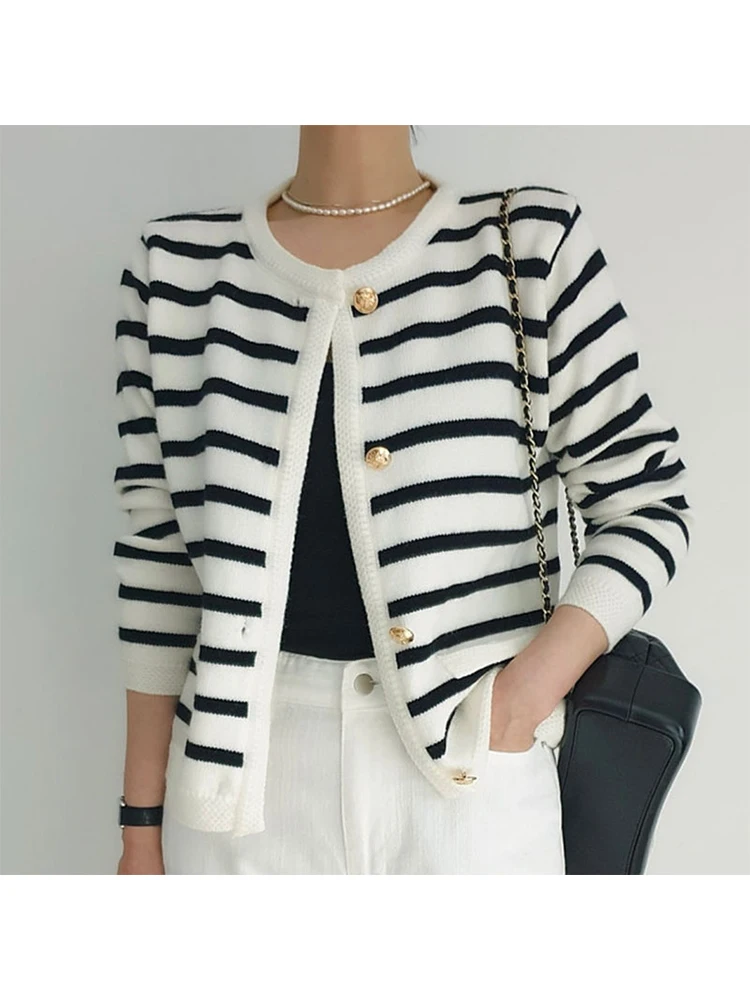 Autumn Winter Woman Korean Fashion Striped Cardigan Single-breasted Sweater Vintage Knitwear Old Money Outwear Aesthetic Elegant