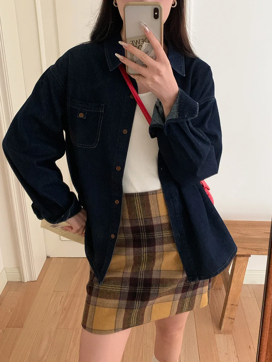 初秋の新しいレトロウォッシュデニムルーズ長袖シャツを重ね着するための