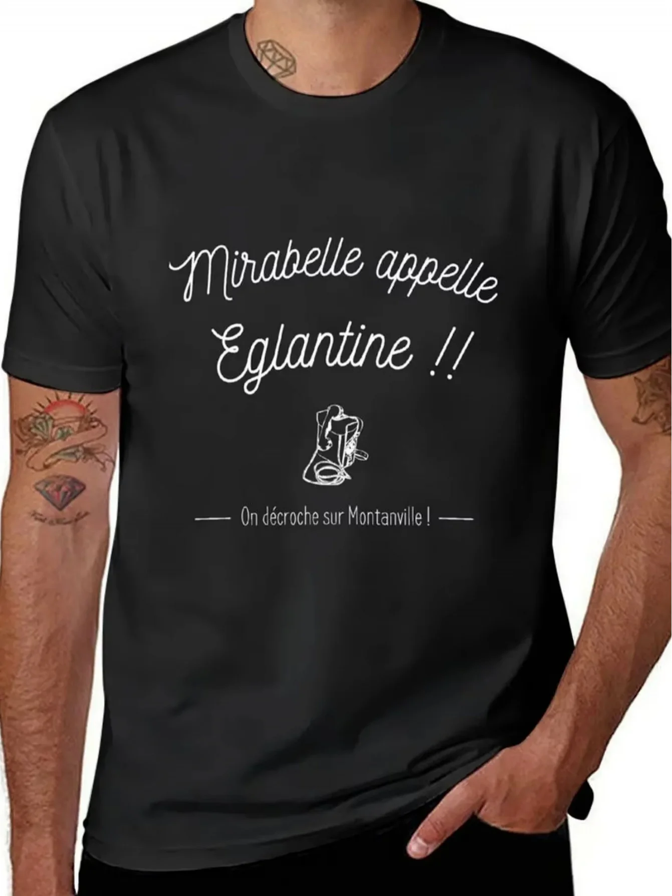 Le T-shirt Mirabelle Calls Eglantine est un tee-shirt blanc charmant et élégant pour garçons, idéal comme cadeau pour les êtres chers, avec un imprimé de qualité supérieure, adapté à tous !