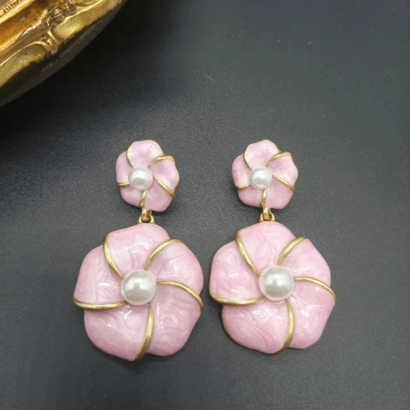 

Light Luxury Vintage Medieval High-end Spring Color Small Gentle Style Enamel Pink Flower Fashion Temperament Earrings for Women