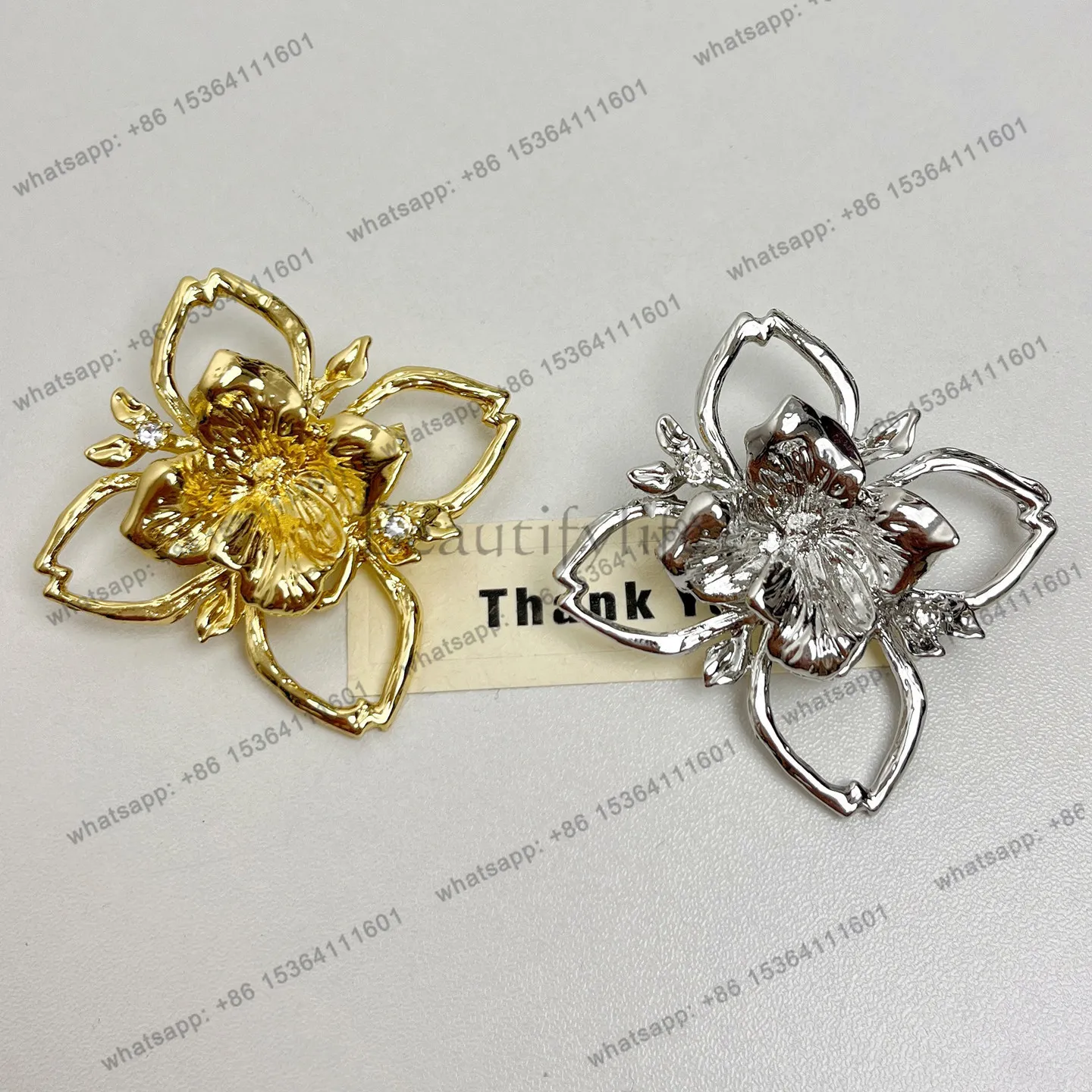 Niche design sense three-dimensional branch shadow petal brooch high-end exquisite corsage fashion