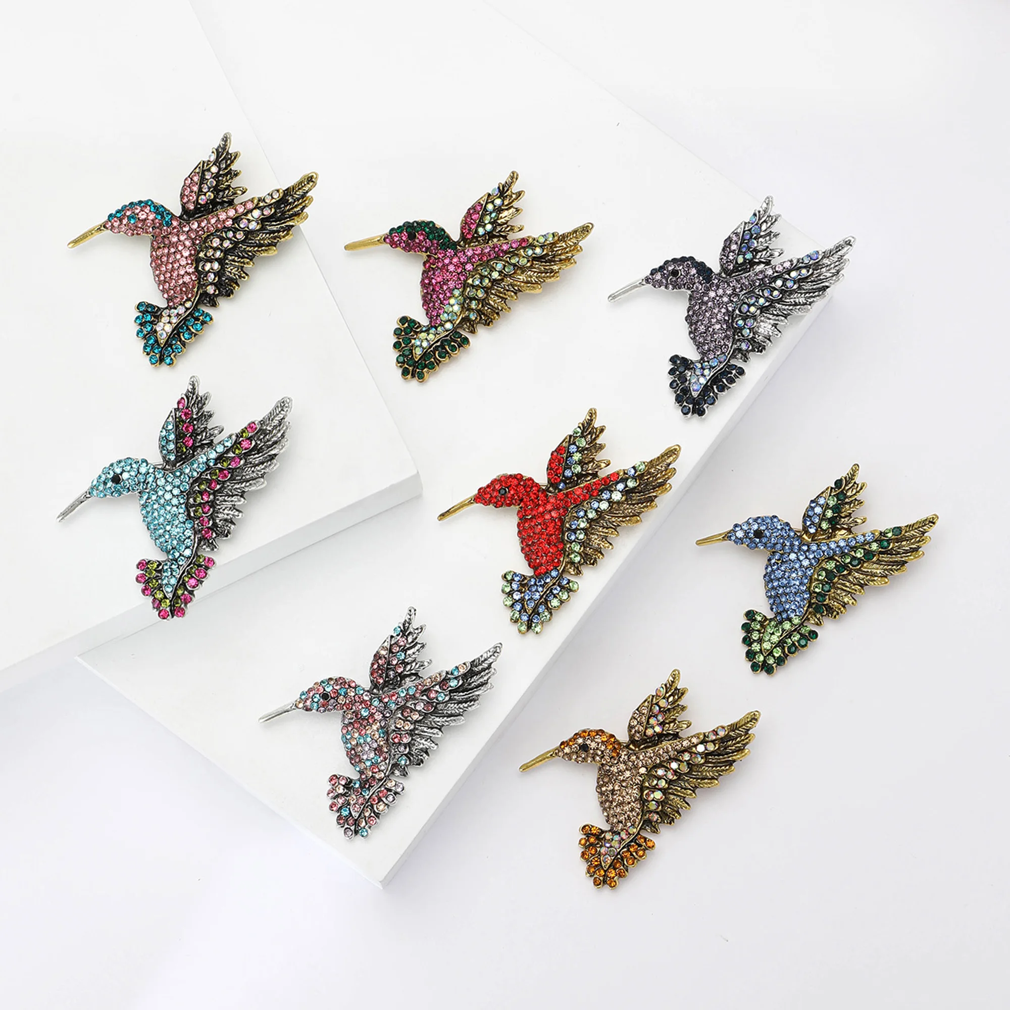 Beaut&Berry Classic Rhinestone Hummingbird Brooches for Women Animal Pins Casual Party Accessories New Gifts Friends Decoration