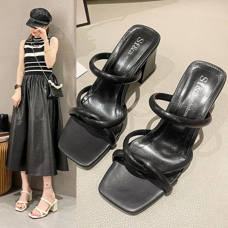 New Summer Fashion Bare Toed Square Head Mid-heel Shoes Pleated Chunky Sandals with A Line Single Shoe Women