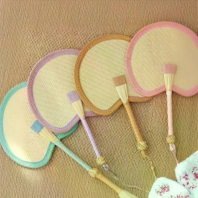 Handheld Natural Palm Woven Fan Handmade Straw Portable Durable Summer Cooling Item for Garden Patio Relaxation