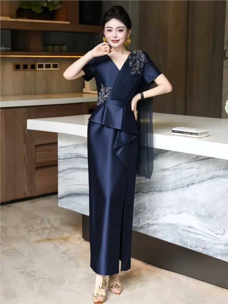 

A slim-fitting diamond-encrusted long dress with elegant charm and beaded design