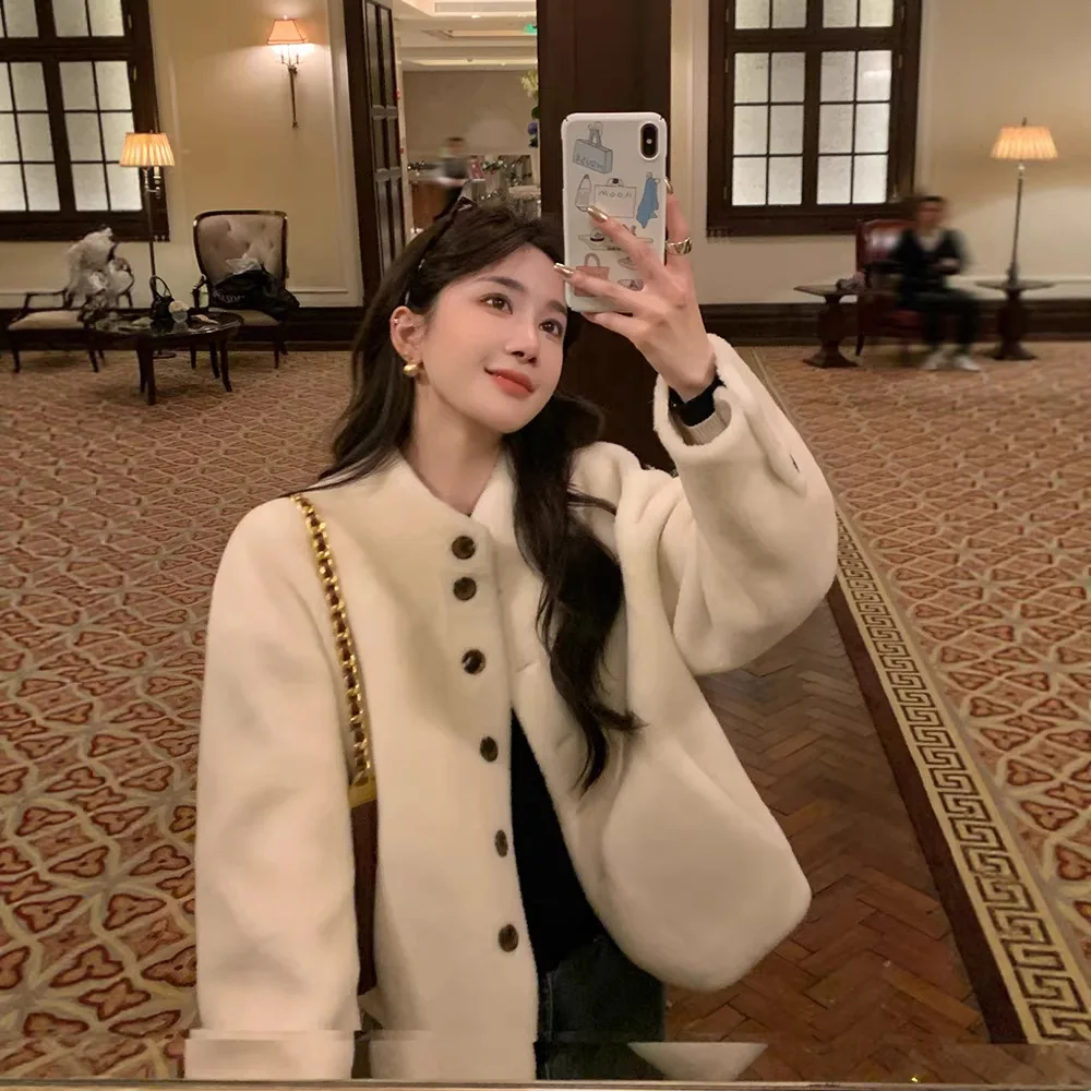 

Корейская короткая куртка из натурального меха ягненка, женская модная модель 2025 года, зимняя новинка, пальто из овчины с бархатной подкладкой, свободный крой