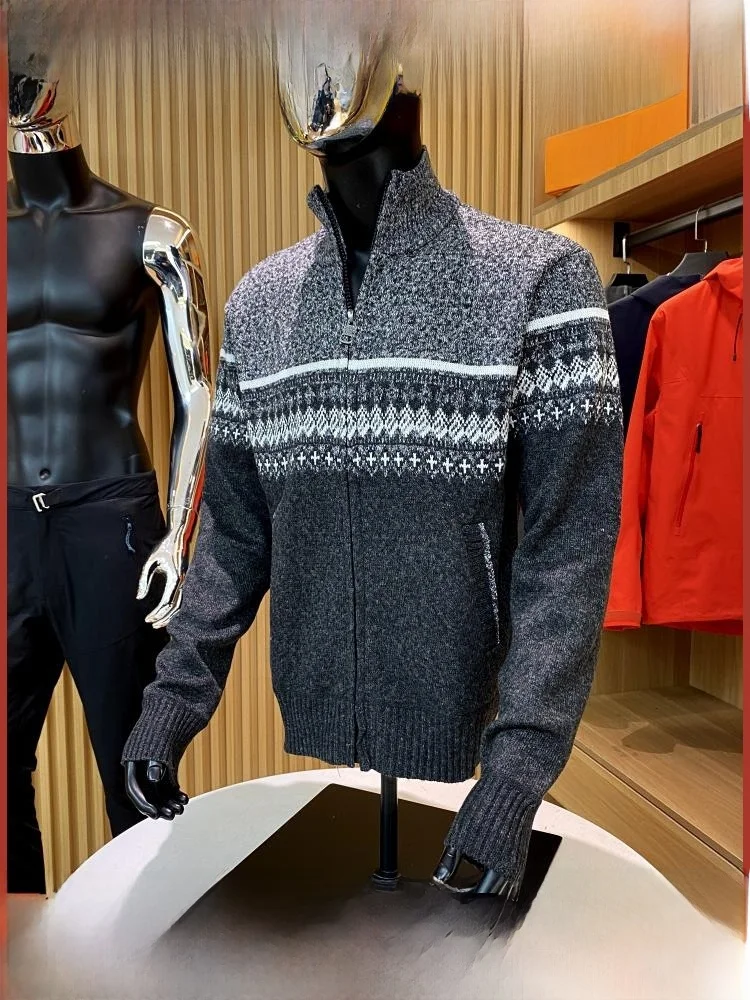 

Модный мужской вязаный свитер с высоким воротником на подкладке, новый осенне-зимний модный однотонный дизайн с цветочной вышивкой