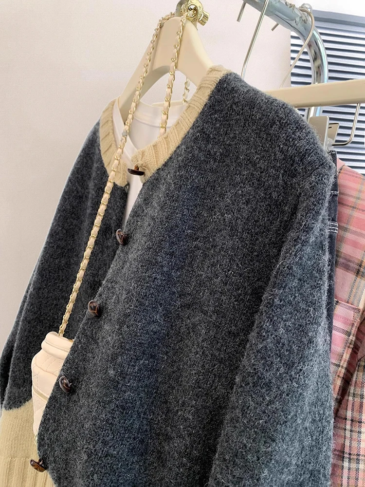 Dzianinowy kardigan Vintage Leniwy styl Sweter Kobiety Jesień Zima Moda Casual Tops Płaszcz Design Sense Niche Dzianina