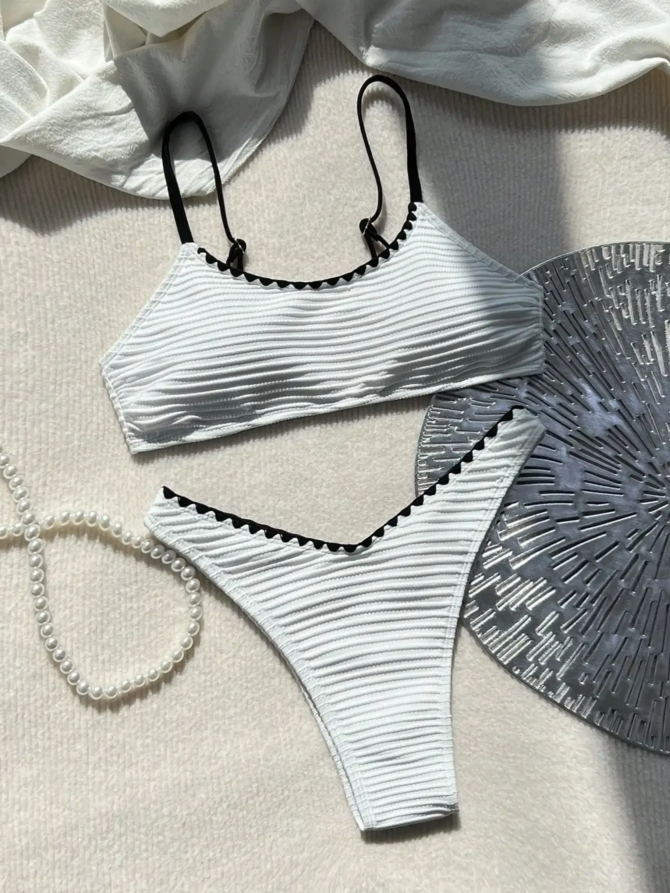 

Bikini design split halterneck set summer swimsuit is comfortable for surfing holidays