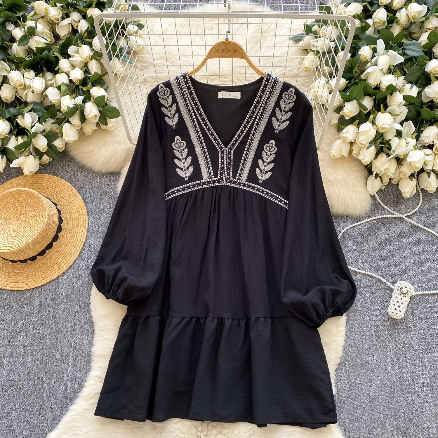 Vintage Embroidered V-neck Dress Bohemia Casual Beach Sundress Women Fashion Vacation Sexy Elegant Vestidos