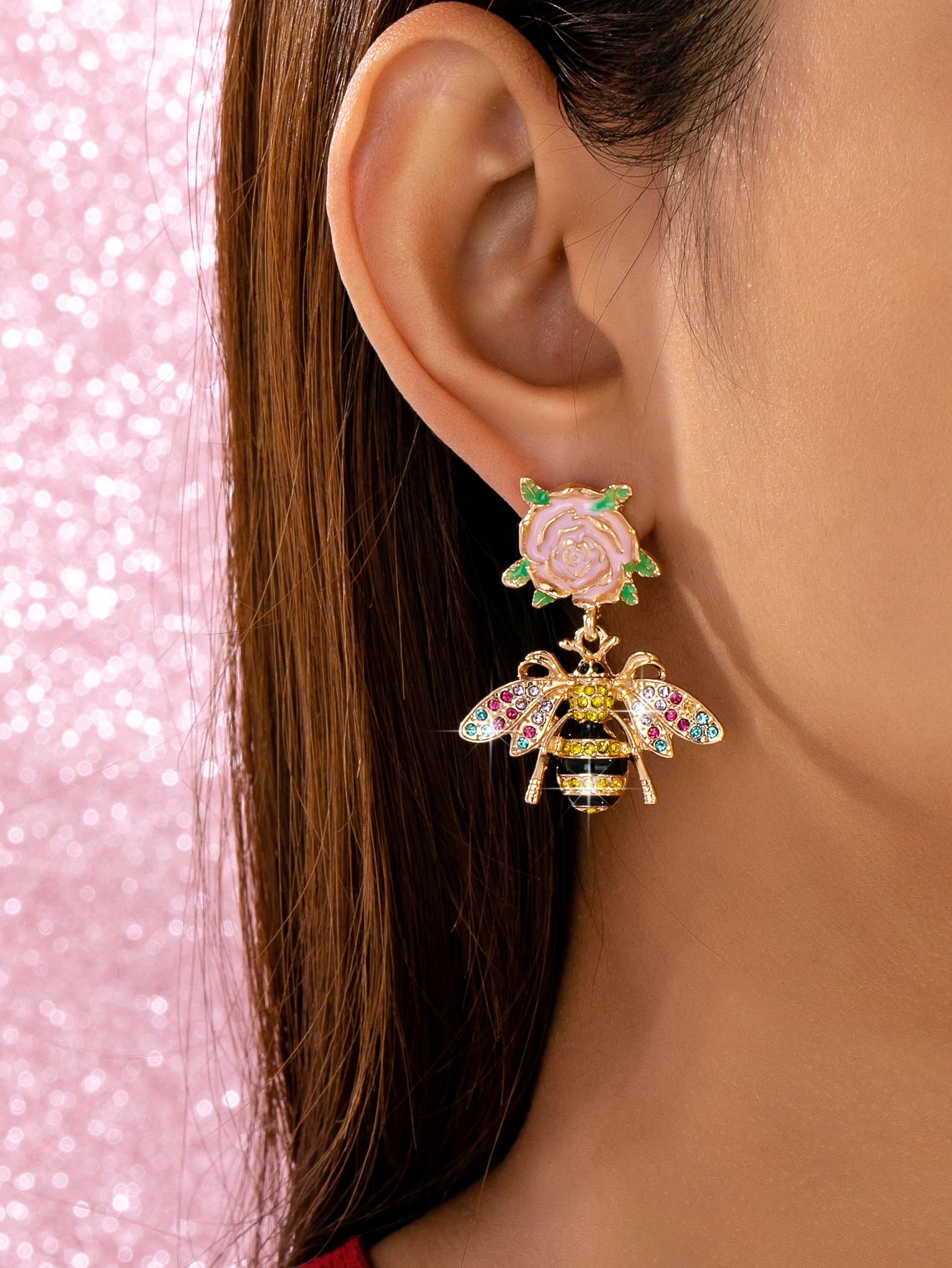 1 Pair of Gorgeous and Cute Diamond-Studded Bee and Imitation Enamel Rose Pendant Earrings, Eye-Catching Accessories for Women in Vibrant Colors