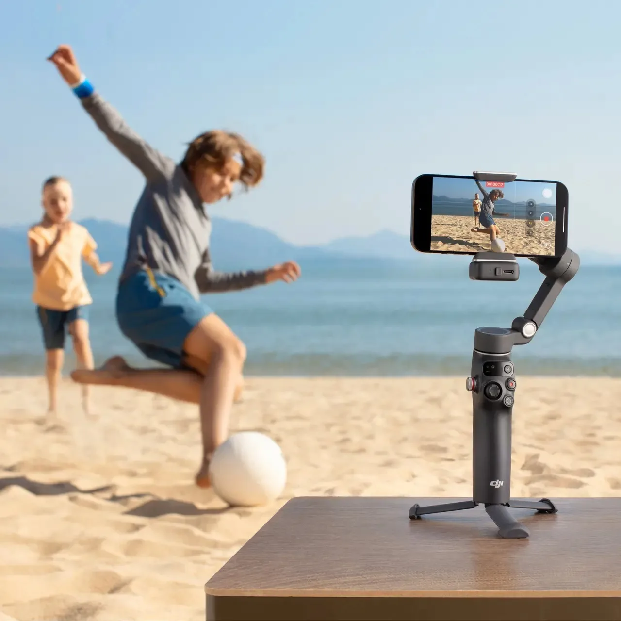 DJI Osmo Mobile 7P مثبت Gimbal 3 محاور تتبع أصلي للهاتف المحمول Gimbal وظائف الصوت والإضاءة المتكاملة