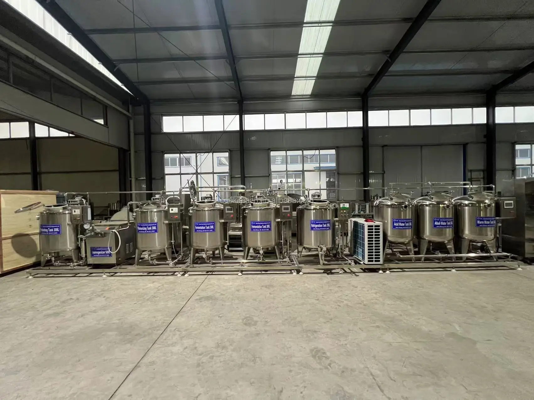 Pasteurisasi Susu Dua Tangki dan Tangki Pendingin dengan Pompa untuk Produk Susu, Jus, Minuman Dingin